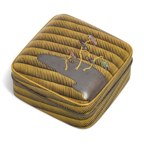 A SQUARE LACQUER INCENSE BOX (KOGO) WITH PINES ON A SHORELINE - photo 1