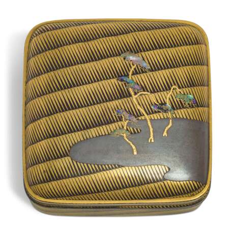 A SQUARE LACQUER INCENSE BOX (KOGO) WITH PINES ON A SHORELINE - photo 2