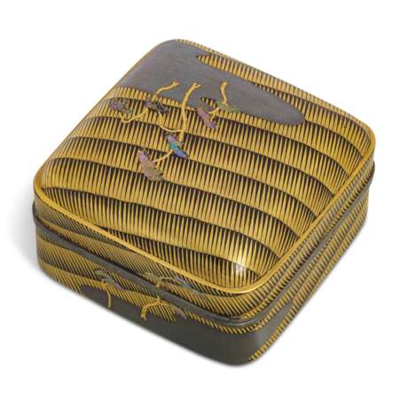 A SQUARE LACQUER INCENSE BOX (KOGO) WITH PINES ON A SHORELINE - photo 3