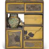 A RARE SINGLE-CASE INRO WITH INNER COMPARTMENTS - фото 3