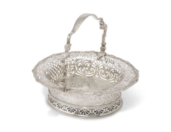 Archambo, Peter. A GEORGE II SILVER BASKET - Foto 1