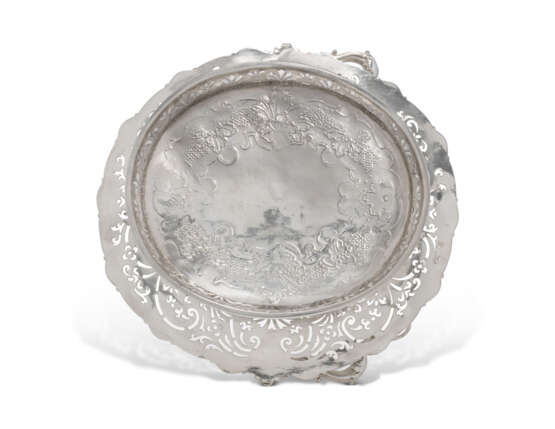 Archambo, Peter. A GEORGE II SILVER BASKET - фото 3