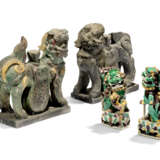 TWO CHINESE BISCUIT-GLAZED FAMILLE VERTE BUDDHIST LIONS AND A PAIR OF POLYCHROME STONE LIONS - фото 1