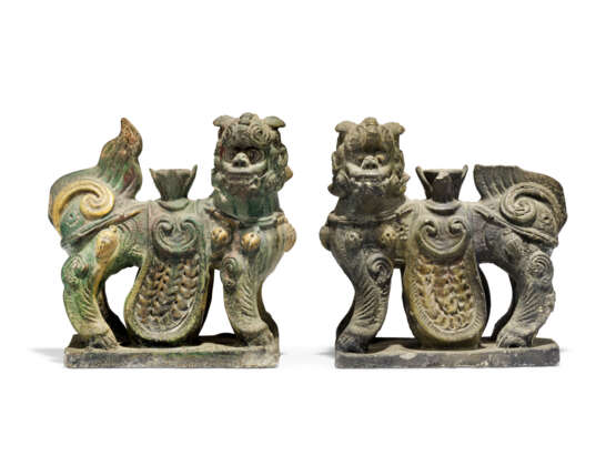 TWO CHINESE BISCUIT-GLAZED FAMILLE VERTE BUDDHIST LIONS AND A PAIR OF POLYCHROME STONE LIONS - photo 4