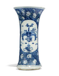 A LARGE CHINESE BLUE AND WHITE BEAKER VASE