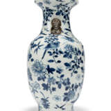 A NORTH EUROPEAN BRONZE-MOUNTED BLUE AND WHITE VASE TABLE LAMP - photo 4