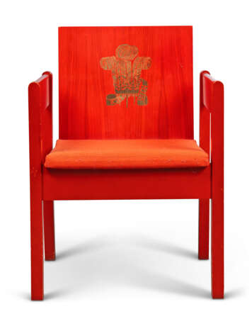 A PAIR OF RED-PAINTED ASH-LAMINATE PRINCE OF WALES INVESTITURE CHAIRS - photo 5