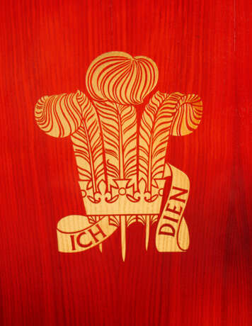 A PAIR OF RED-PAINTED ASH-LAMINATE PRINCE OF WALES INVESTITURE CHAIRS - фото 8