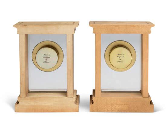 A PAIR OF SYCAMORE, PARQUETRY AND GLASS MANTEL CLOCKS - photo 2