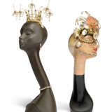 A PAIR OF OLIVER MESSEL HEADDRESSES MOUNTED ON MANNEQUIN HEADS - фото 2