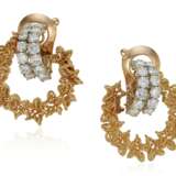 Van Cleef & Arpels. VAN CLEEF & ARPELS DIAMOND EARRINGS - фото 1