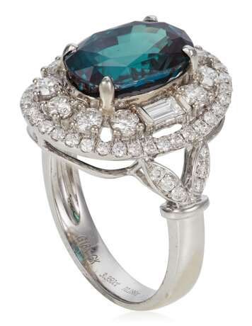 ALEXANDRITE AND DIAMOND RING WITH GIA REPORT - photo 2