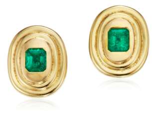 EMERALD AND GOLD EARRINGS WITH AGL REPORT
