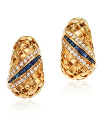 Tiffany & Co.. TIFFANY & CO. SAPPHIRE, DIAMOND AND GOLD EARRINGS - фото 1