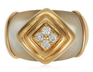 VAN CLEEF & ARPELS MOTHER-OF-PEARL AND DIAMOND RING