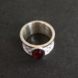 Серебряное кольцо с гранатом - Покупка в один клик