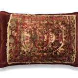 A RED CISELE VELVET AND SILK FRAGMENT CUSHION - фото 5