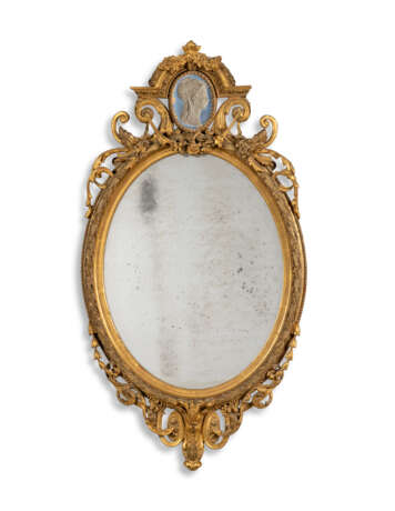 A VICTORIAN GILTWOOD AND GILT-COMPOSITION OVAL MIRROR - фото 1