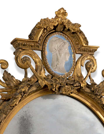 A VICTORIAN GILTWOOD AND GILT-COMPOSITION OVAL MIRROR - photo 3