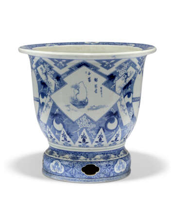 A JAPANESE BLUE AND WHITE PORCELAIN LARGE JARDINIERE - Foto 1