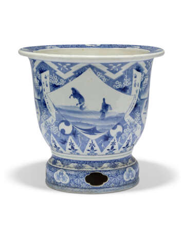 A JAPANESE BLUE AND WHITE PORCELAIN LARGE JARDINIERE - photo 4