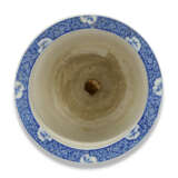 A JAPANESE BLUE AND WHITE PORCELAIN LARGE JARDINIERE - фото 6