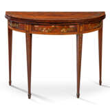 A LATE GEORGE III POLYCHROME-DECORATED AND ROSEWOOD-CROSSBANDED MAHOGANY DEMI-LUNE CARD TABLE - Foto 1
