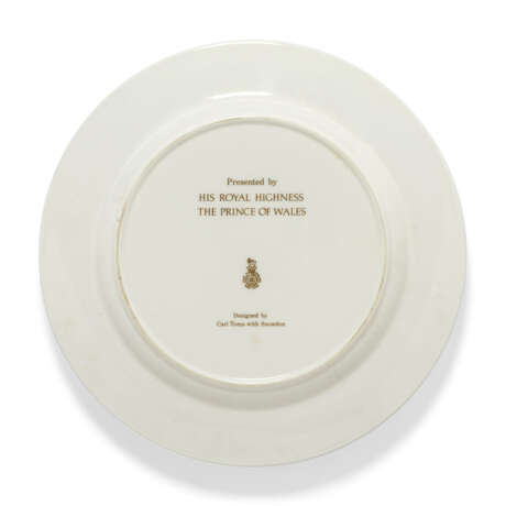 TWELVE ENGLISH PORCELAIN DINNER-PLATES DESIGNED FOR THE PRINCE OF WALES - photo 5