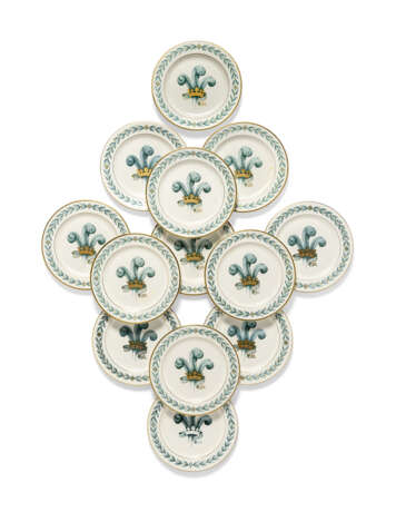 TWELVE ENGLISH PORCELAIN DINNER-PLATES DESIGNED FOR THE PRINCE OF WALES - photo 6