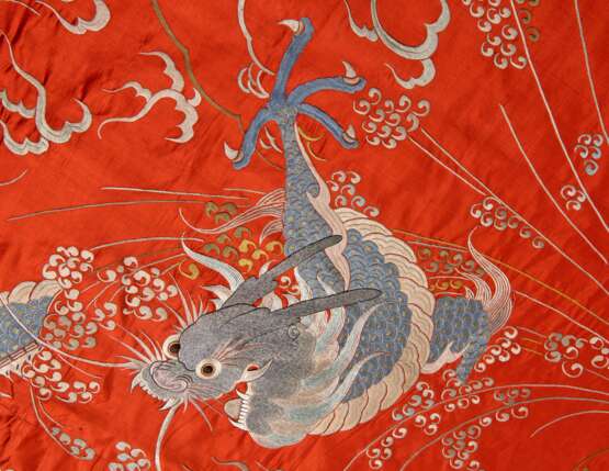A GROUP OF CHINESE AND JAPANESE TEXTILES - Foto 6