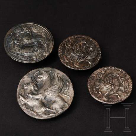 Vier exzellent erhaltene silberne Phalerae, awarisch, mittlerer Donauraum, 8. Jahrhundert - фото 1