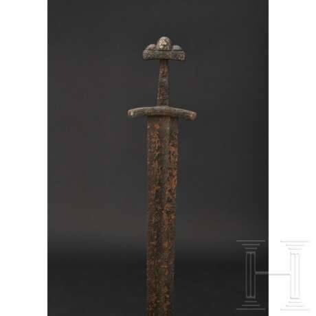 Wikingisches Schwert mit silbereingelegtem Gefäß, Nordeuropa, 10. Jahrhundert - Foto 4