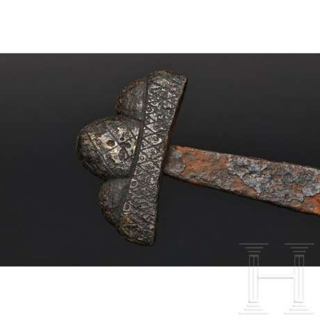 Wikingisches Schwert mit silbereingelegtem Gefäß, Nordeuropa, 10. Jahrhundert - Foto 6