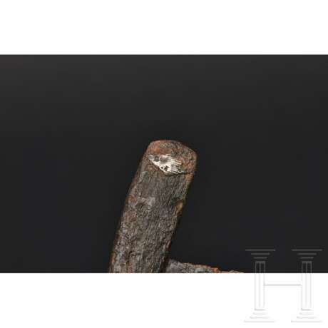 Wikingisches Schwert mit silbereingelegtem Gefäß, Nordeuropa, 10. Jahrhundert - Foto 7