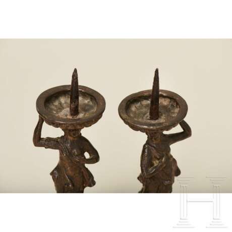 Ein Paar Figurenleuchter aus Bronze, Italien, 16. Jahrhundert - photo 12