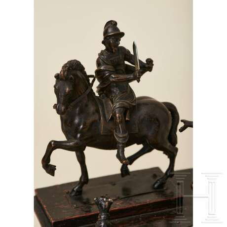 Bronzene Figurengruppe, der Heilige Martin zu Pferd mit Bettler und Hund, Norditalien, 17. Jahrhundert - Foto 12