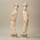 Großes Figurenpaar aus Elfenbein, China, um 1900 - фото 1