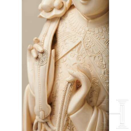 Großes Figurenpaar aus Elfenbein, China, um 1900 - photo 3
