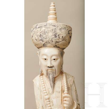 Großes Figurenpaar aus Elfenbein, China, um 1900 - фото 13