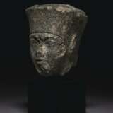 AN EGYPTIAN GRANODIORITE HEAD OF AMUN - Foto 3