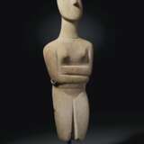 A CYCLADIC MARBLE RECLINING FEMALE FIGURE - photo 2
