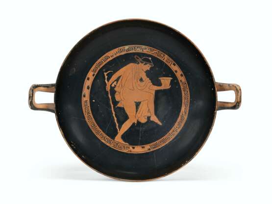 AN ATTIC RED-FIGURED KYLIX - фото 1