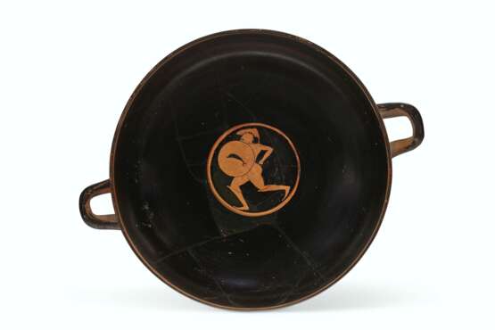 AN ATTIC RED-FIGURED KYLIX - фото 1