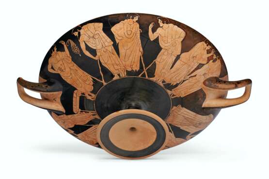 AN ATTIC RED-FIGURED KYLIX - фото 4