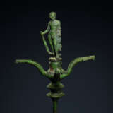 AN ETRUSCAN BRONZE CANDELABRUM - photo 2