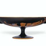 AN ATTIC RED-FIGURED KYLIX - фото 4