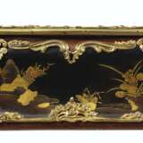 A LOUIS XV ORMOLU-MOUNTED JAPANESE BLACK AND GILT-LACQUER AN... - photo 2
