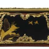 A LOUIS XV ORMOLU-MOUNTED JAPANESE BLACK AND GILT-LACQUER AN... - photo 4