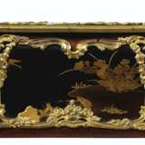 A LOUIS XV ORMOLU-MOUNTED JAPANESE BLACK AND GILT-LACQUER AN... - фото 5
