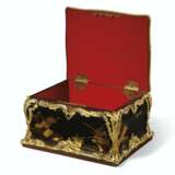 A LOUIS XV ORMOLU-MOUNTED JAPANESE BLACK AND GILT-LACQUER AN... - фото 7